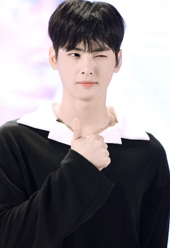 有一种放电叫车银优式月牙眼,分分钟秒杀你,你能否承受得了!