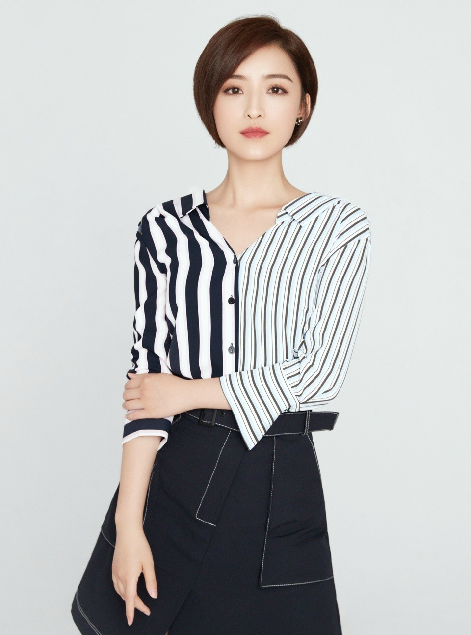 央视体育美女主持人杨茗茗,太过精致的五官,兼具美貌与幽默