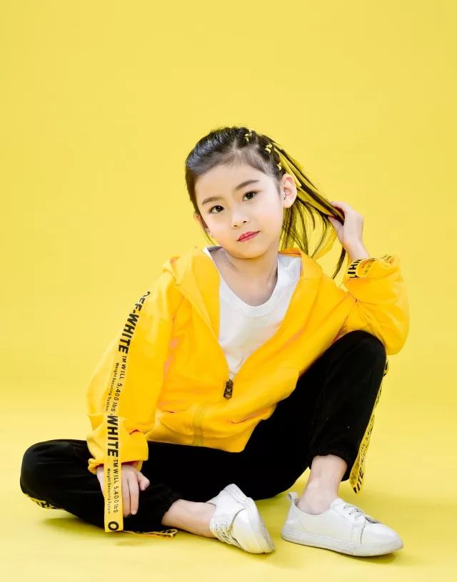 蒋佳雨彤:天资聪慧,超萌的古怪精灵!