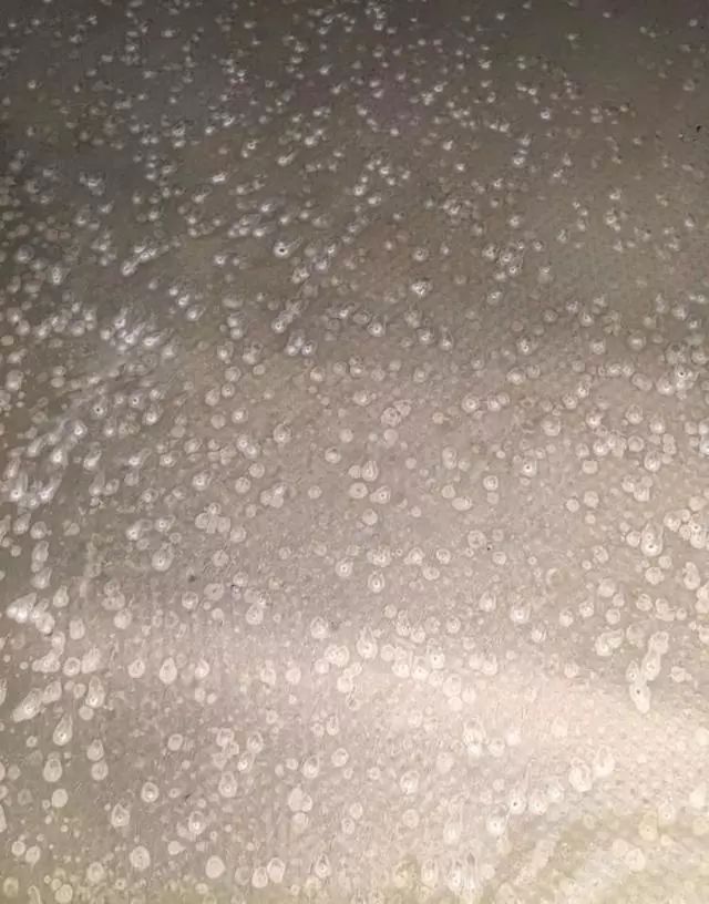 自流平满地起泡怪水泥差内行人这4点没做材料再贵都白搭