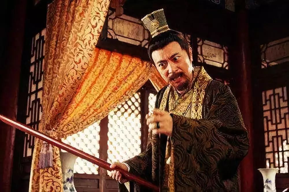 当思索过忠顺王府的权利与地位后,此时的贾政却没由的心慌了,他开始