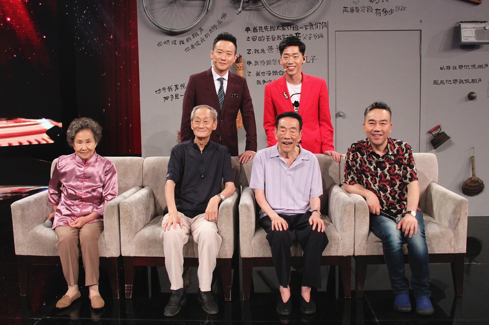 杨少华杨议做客笑礼相迎称父子档相声关系微妙难把握