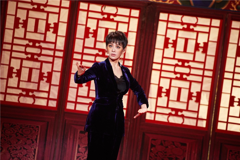 《跨界歌王》宁静燃情翻唱《定军山》 巾帼英雄唱响国粹之声