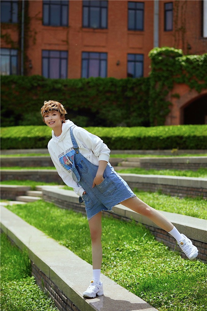 李萌萌夏日写真曝光 青春治愈风甜蜜来袭