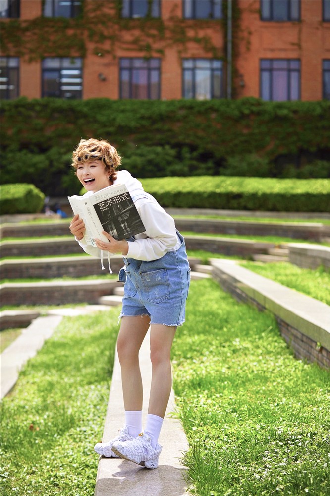 李萌萌夏日写真曝光 青春治愈风甜蜜来袭