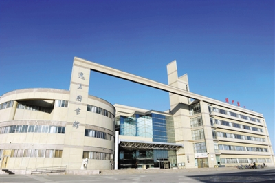 宁夏大学在国内的排名则属于211的垫底选手,也是国内最偏远的大学之一