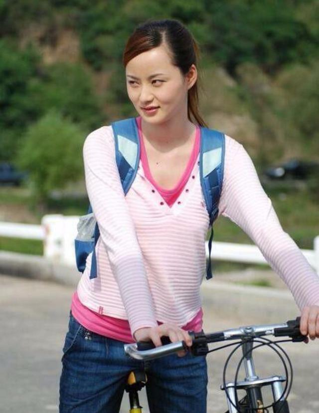 正经的科班出身,而大家也知道,赵本山的徒弟中,多半是二人转演员出身