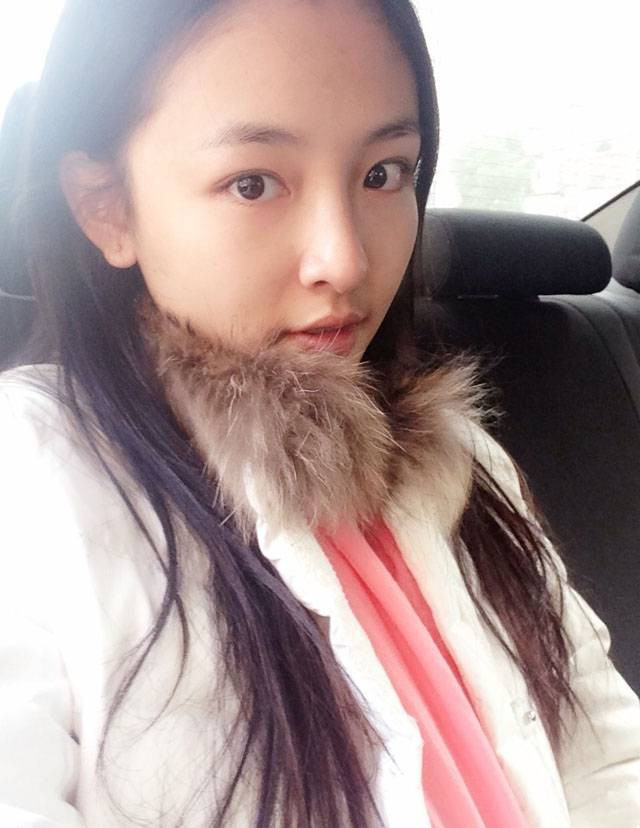 吴倩素颜清纯可爱生活照