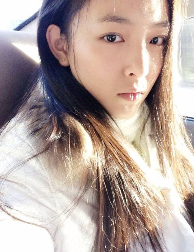 吴倩素颜清纯可爱生活照