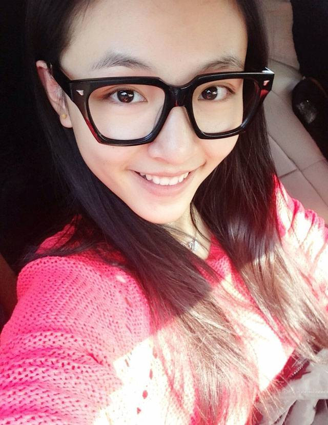 吴倩素颜清纯可爱生活照