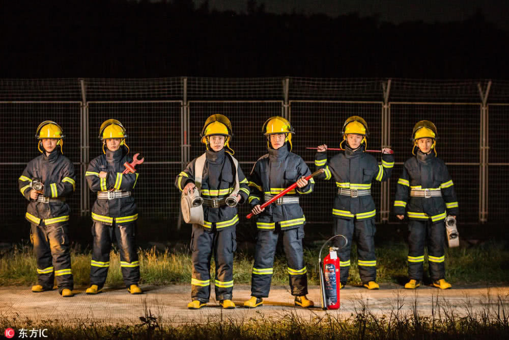 世上从此再无消防兵:消防职业化,到底怎么改?|消防|消防员|部队_新浪
