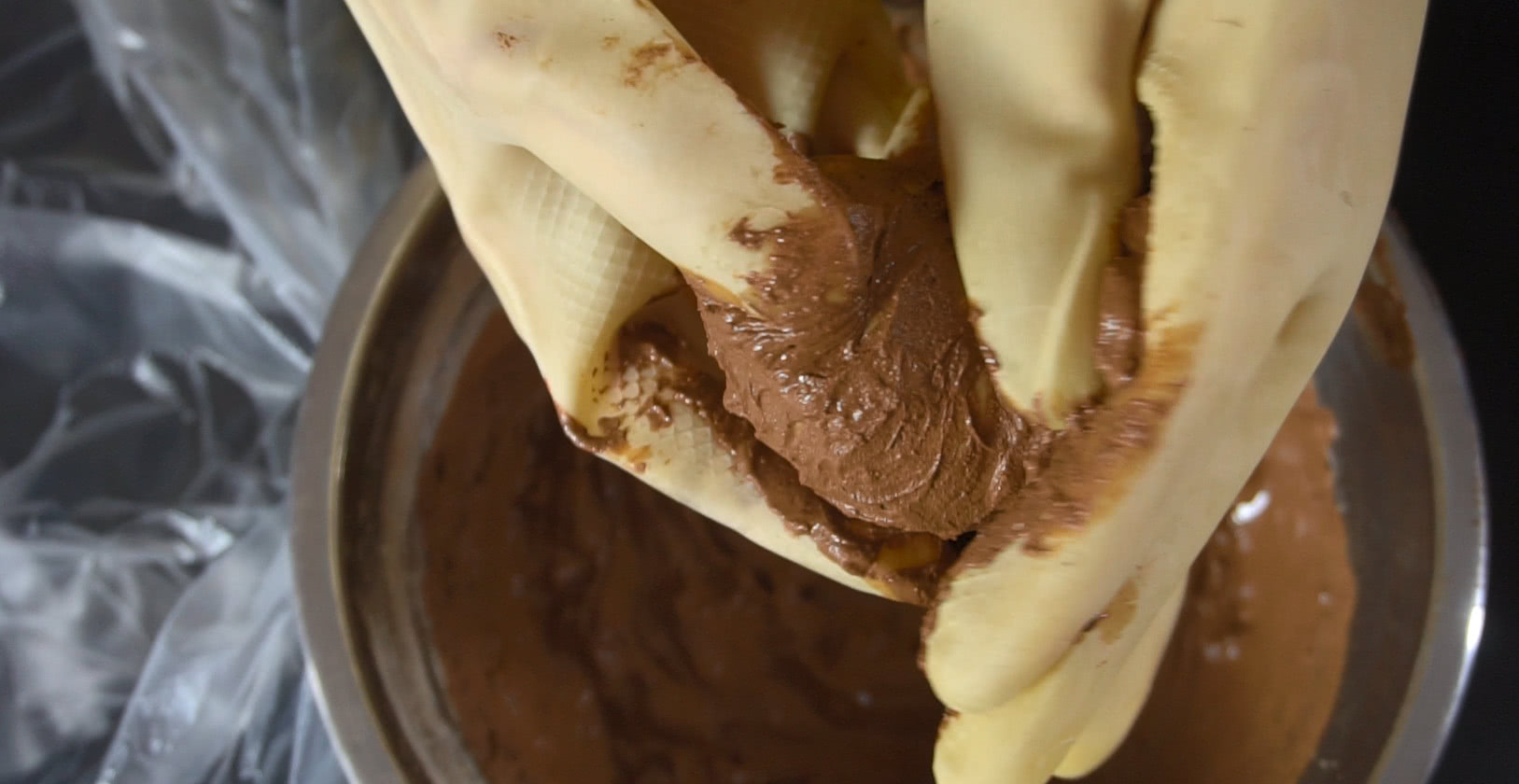 松花皮蛋好吃不会包?方法其实很简单,一看就能学会,包给家人尝