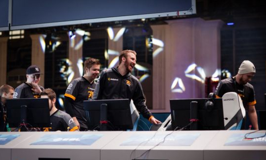 esl巴塞罗那邀请赛宇宙队fnatic夺得冠军