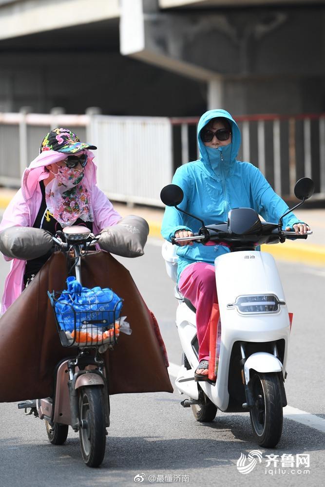 这不是冬天! 济南市民包裹严实出行成独特风景线