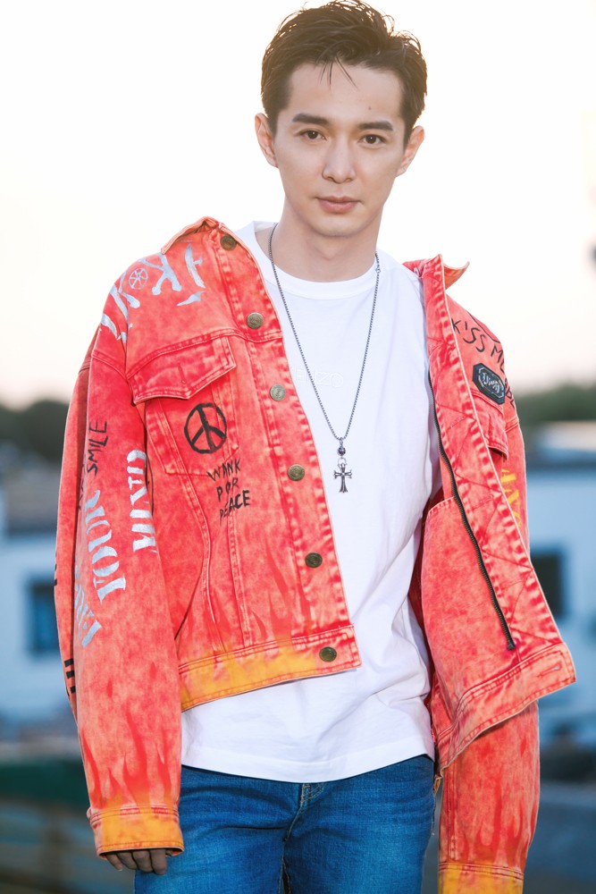 刘智扬曝初秋写真大片 橙系热情演绎"最美的青春"__财经头条