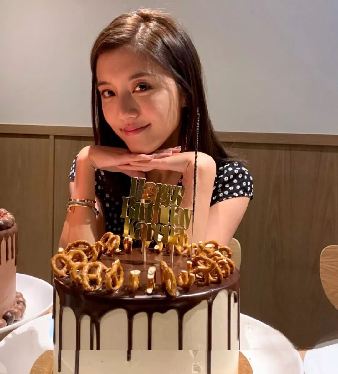 吴千语才曝出与富三代男友施伯雄正在同居中,然而此次25岁生日派对上