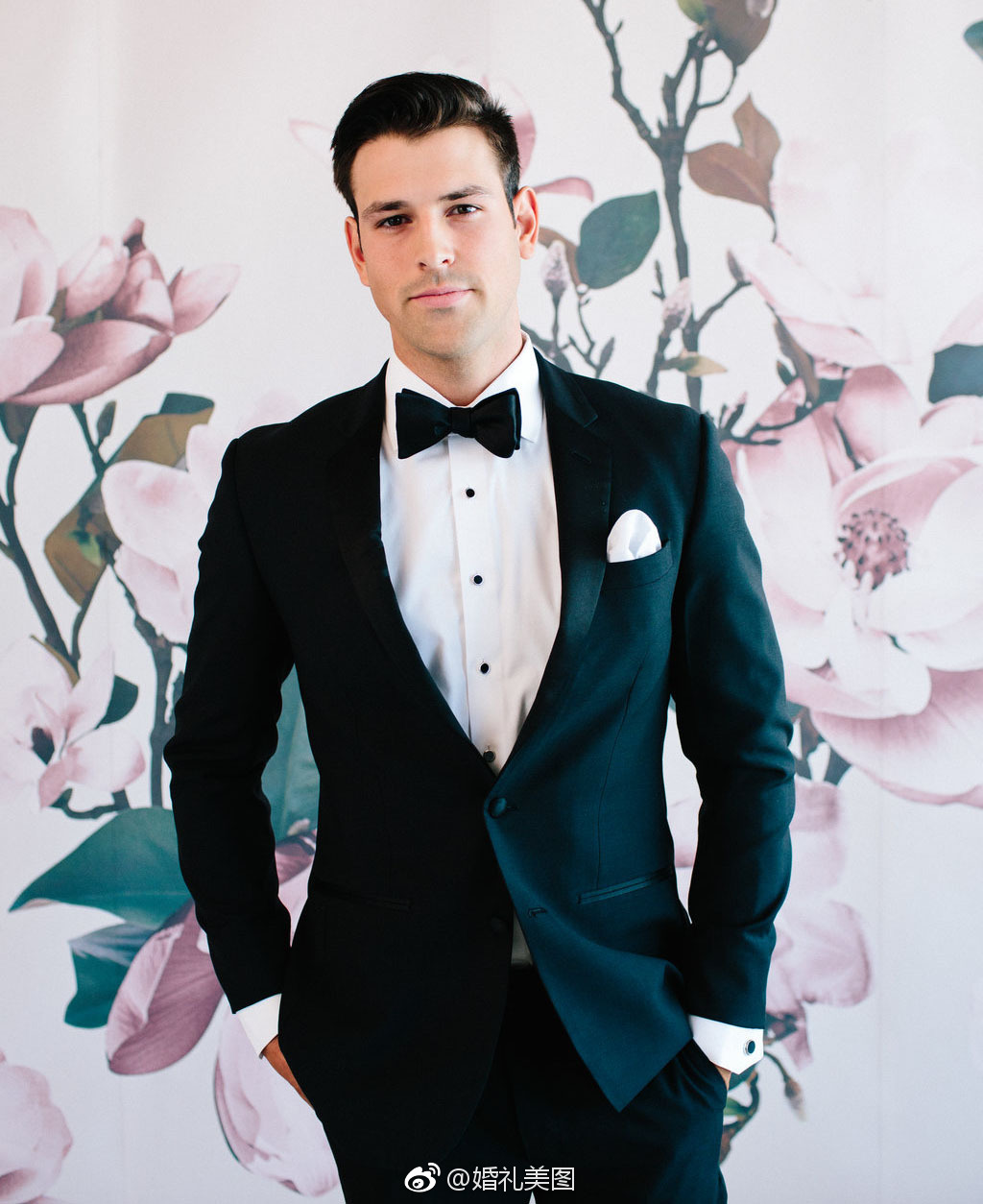 穿上西装的新郎好帅气