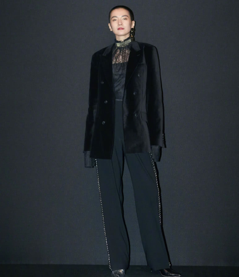 女星李媛留板寸头,真的比男生还帅,网友:身为女生但已被掰弯!