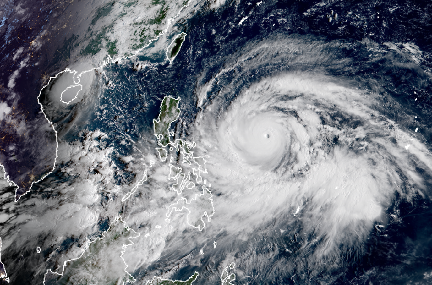 南海小台风百里嘉已登陆广东,广东西部风雨大作!后面还有个大的