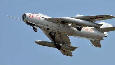 二代机型:歼61956年7月19日清晨,新中国制造的第一架喷气式战斗机-歼5