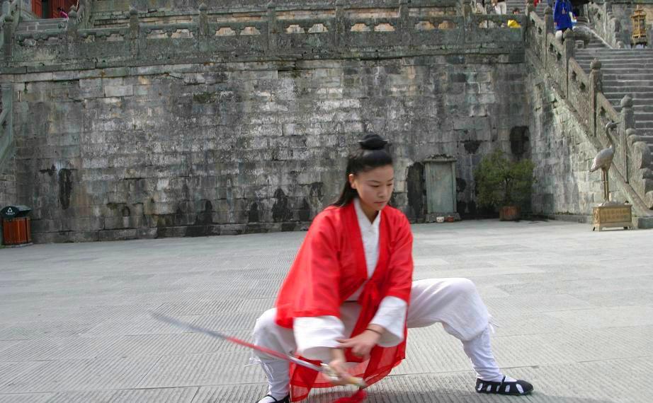 武当与少林不同,武当有女弟子,这些女道长们每天在山上舞文弄剑,也是
