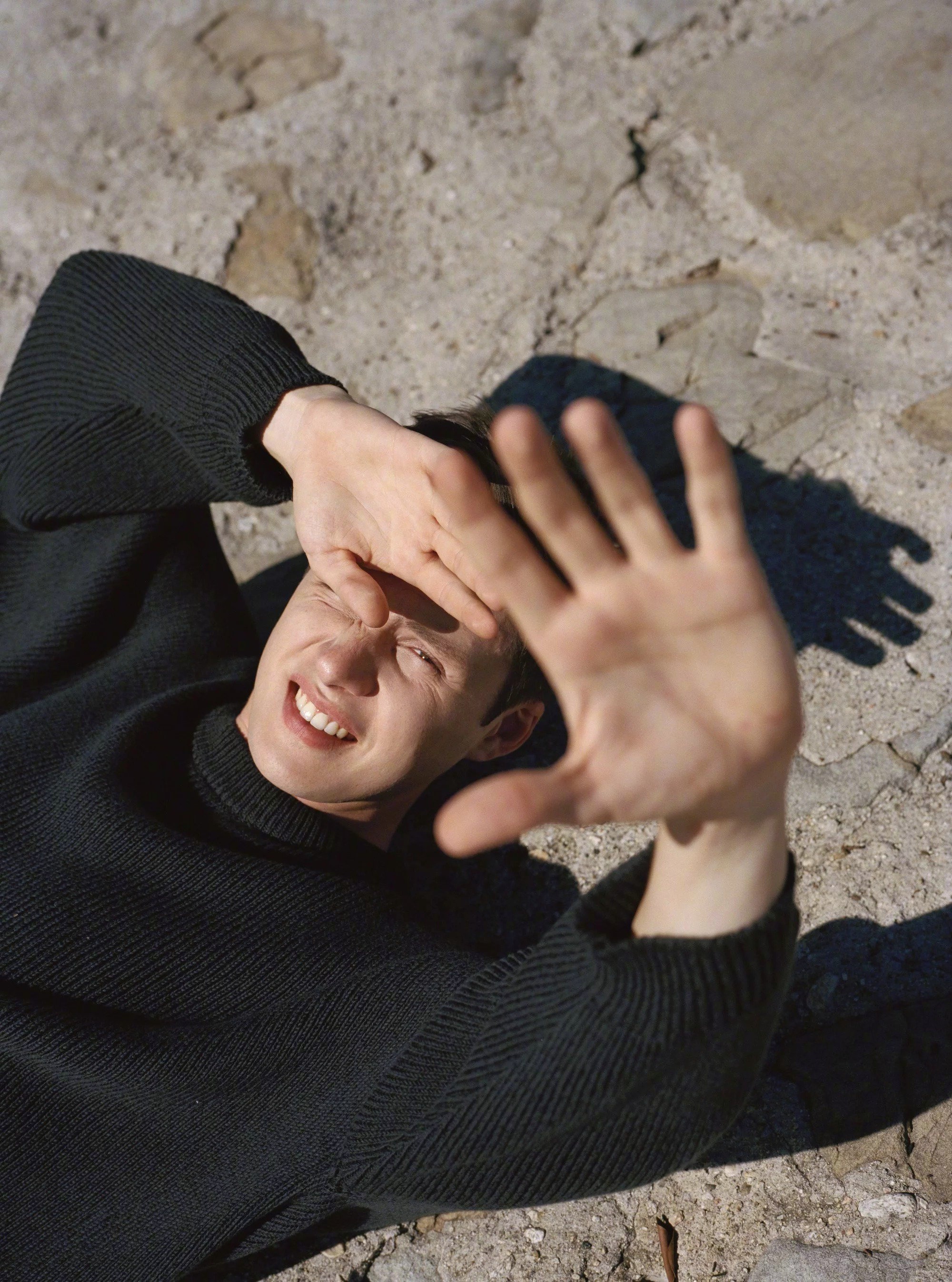 尼克·罗宾森最新《wonderland》杂志写真释出!