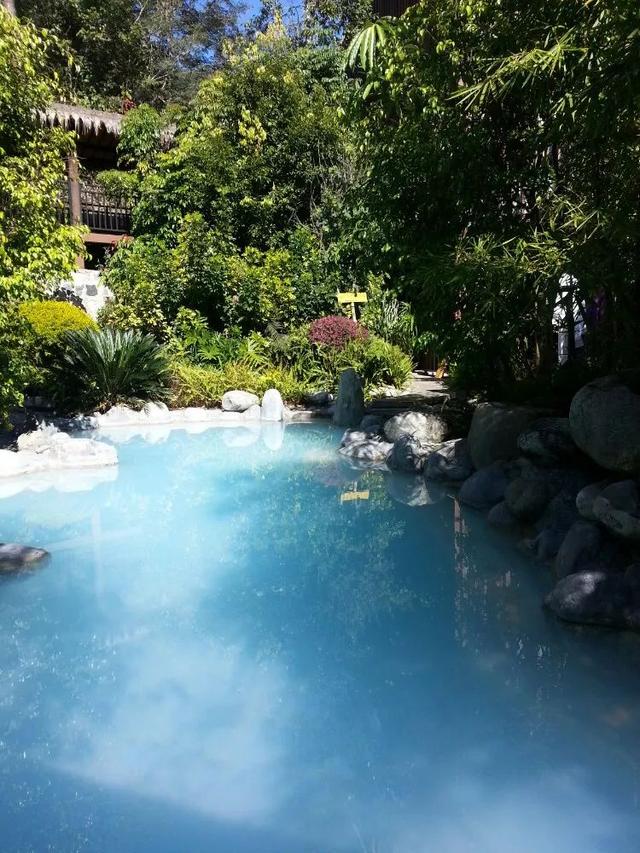 体验各种特色汤池,吃大滚锅煮出来的特色温泉蛋,如果感觉意犹未尽,也