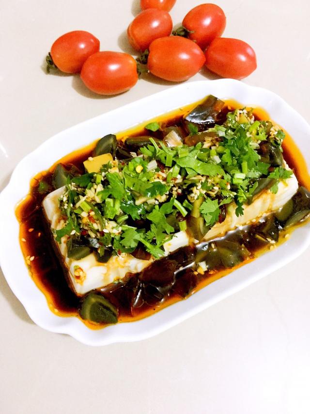 凉拌皮蛋豆腐的做法大全