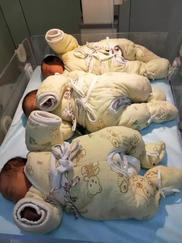 湖南21岁年轻妈妈顺产三胞胎,太伟大了!