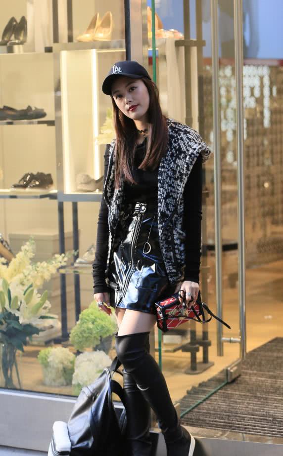 担当,却是领盒饭最早女星,貌美秒杀热巴|吴佩柔|热巴|盒饭_新浪新闻