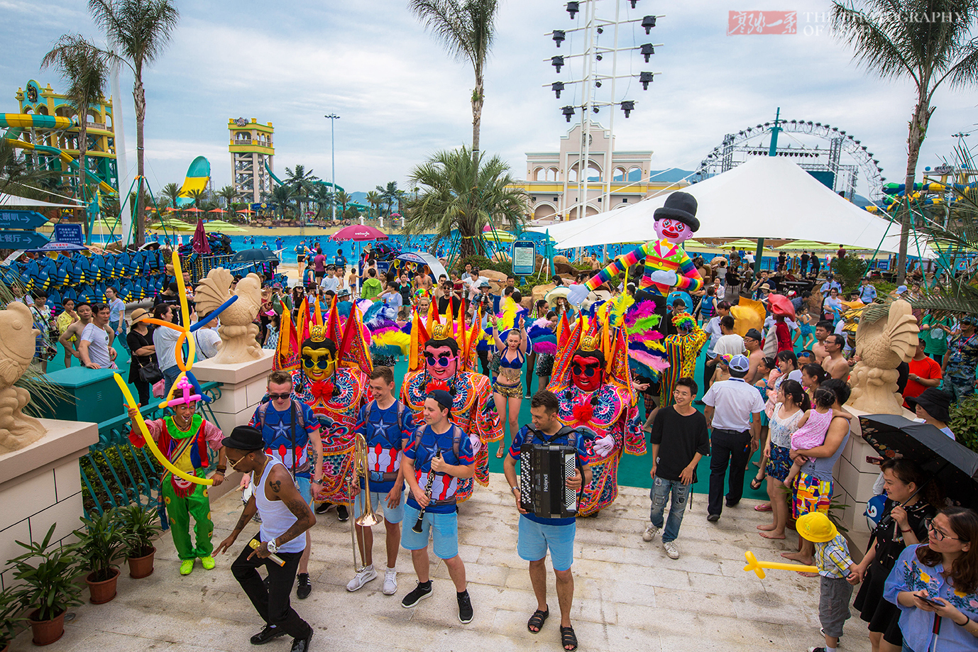 水间芭蕾,小丑游街,比基尼秀,乐队表演,杂技表演,水上飞龙等