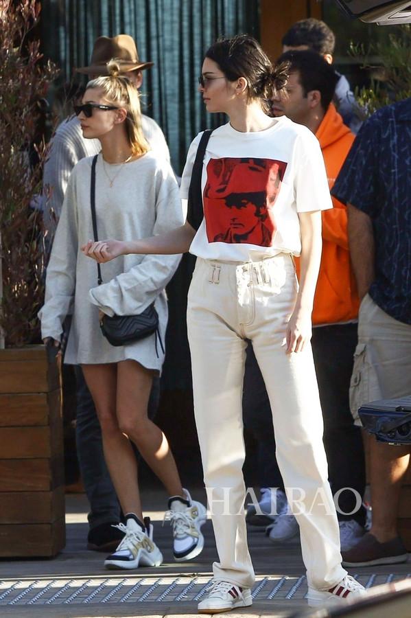 收到16岁时的梦想钻戒,比伯甘愿为她剃须,海莉·鲍德温 (h