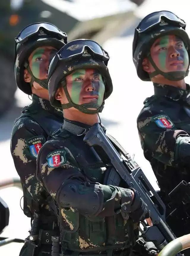 坐如钟,站如松,军人的英雄本色