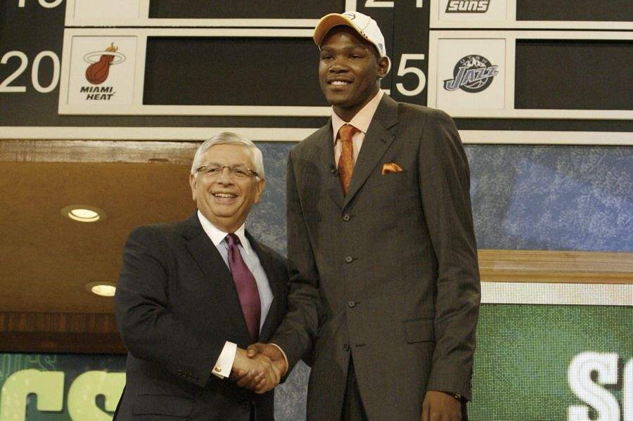 曾在2007年,选秀顺位排在易建联前面的五个人,现在混得怎么样?