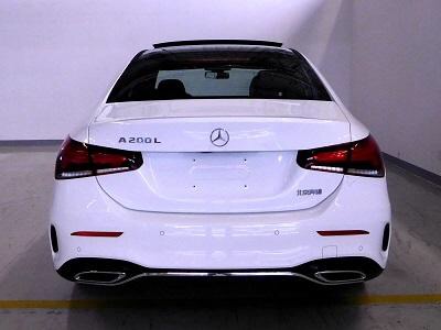 没了妖艳身姿,却有了震撼内饰的奔驰新a级三厢就要来了