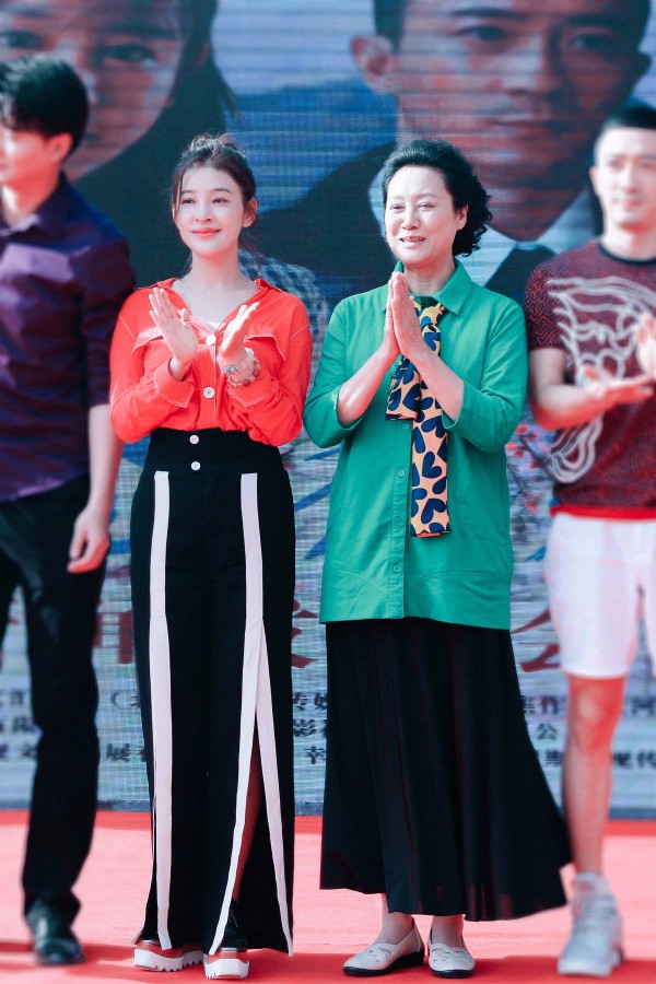 《那年小米正芬芳》探班 马境"炸脾气" 变身泼辣玉米