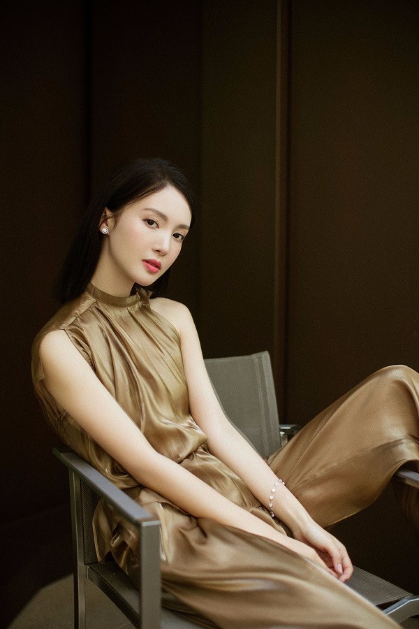 高典现身!金晨实力打造金色魅力_新浪看点