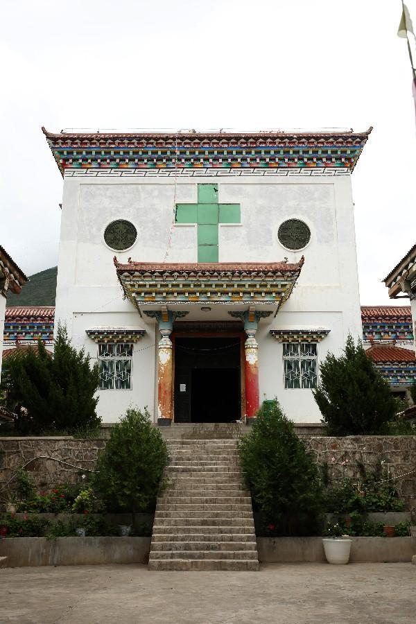 不仅起了英文名,还信奉基督爱喝葡萄酒|盐井|天主教堂|盐井乡_新浪