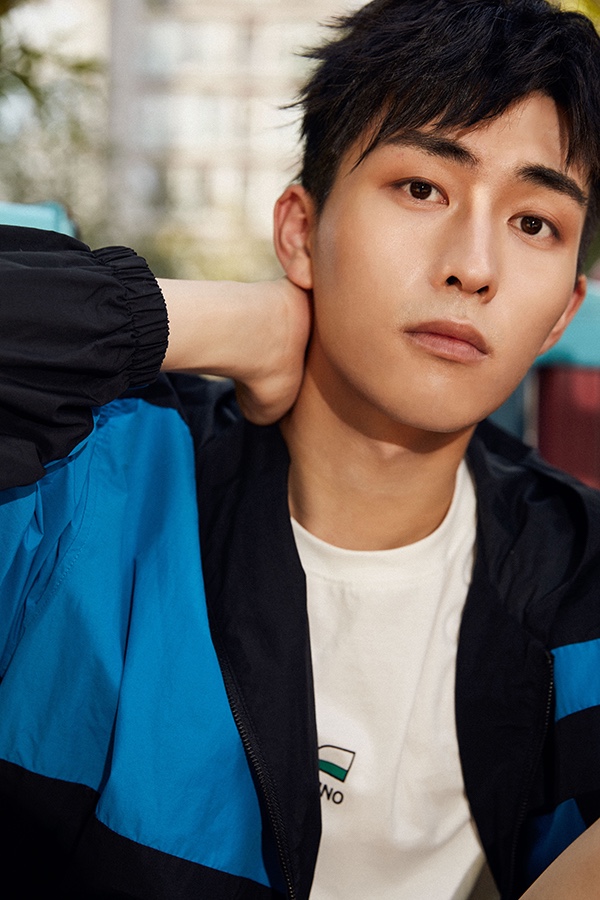 王钰威生日写真曝光 清爽有型演绎运动风