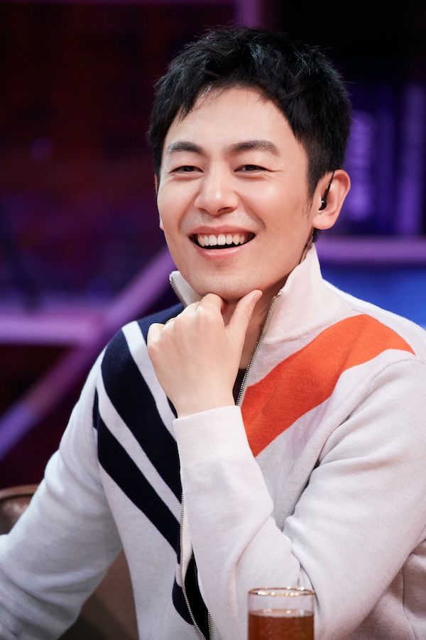 朱亚文《心动的信号》秀浪漫气息 "比喻式"答案引共鸣