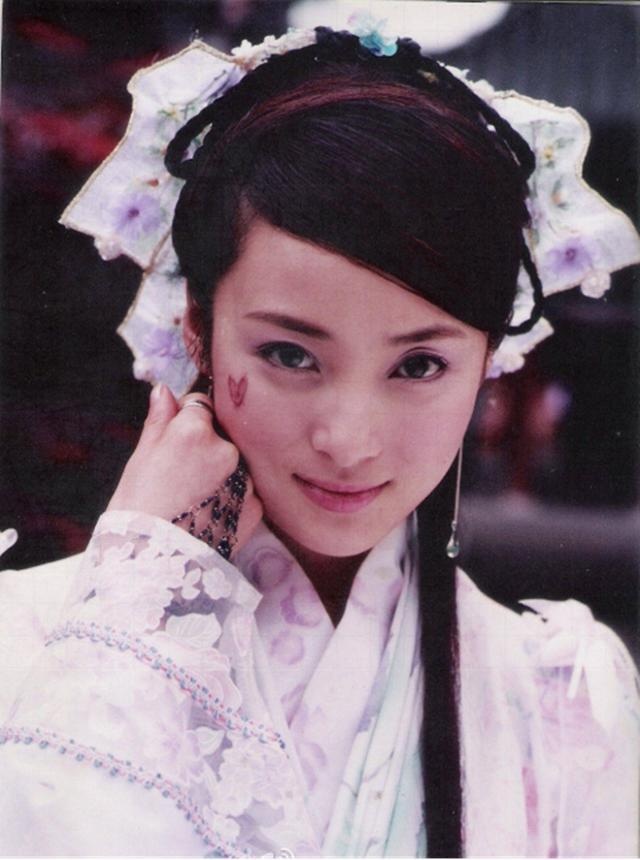 想必最让她难忘的电视剧肯定是和她的现任丈夫陈建斌主演的《乔家大院