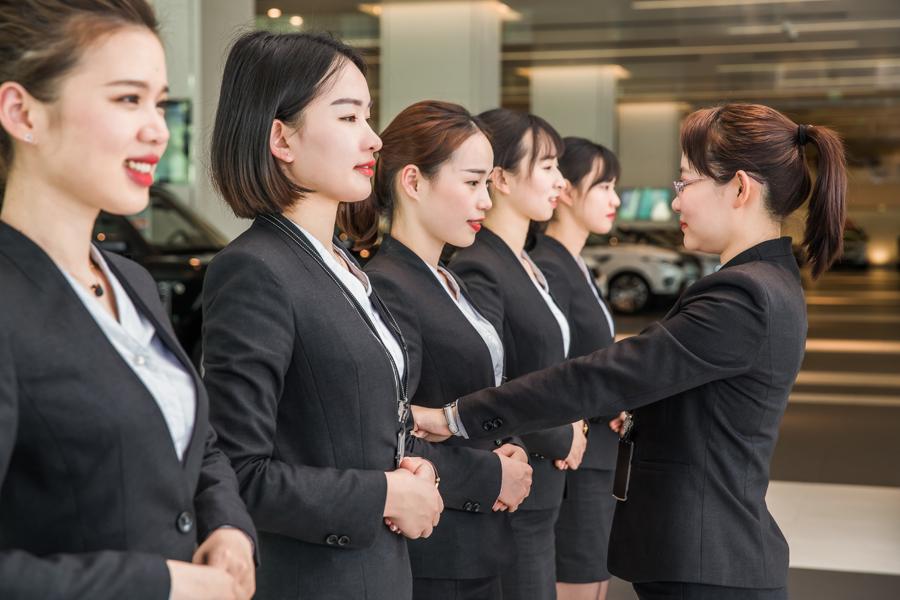 豪车销售顾问气质都那么好,原来要接受这么严格的礼仪训练-新浪汽车