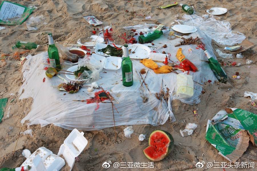 啤酒瓶,椰子壳,烟头 三亚湾乱扔垃圾现象犹存