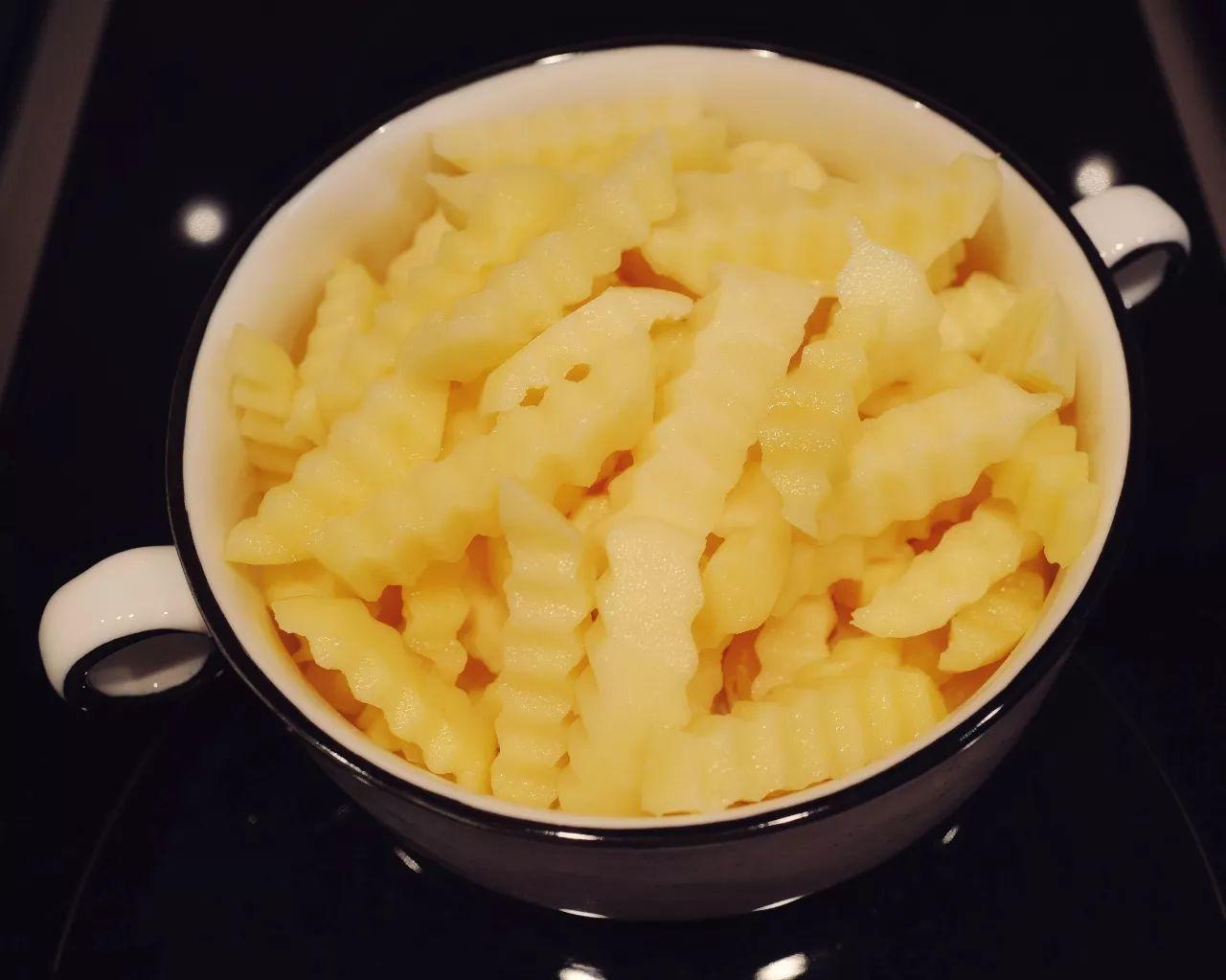 酸辣开胃的狼牙土豆5分钟就能做出一大盘原来好吃的最便宜