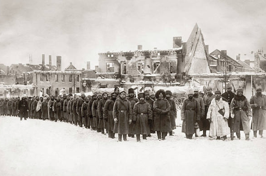 一战老照片:沙皇尼古拉二世出镜,俄军士兵在东普鲁士投降