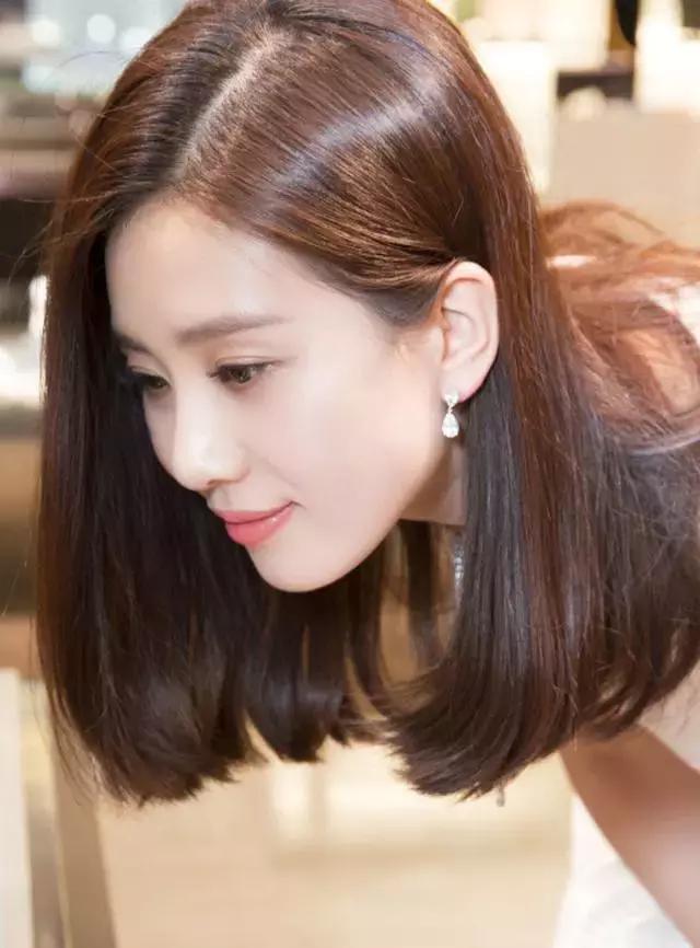 据说是可以和董洁比侧颜的九位女星,网友:只有刘亦菲名副其实?