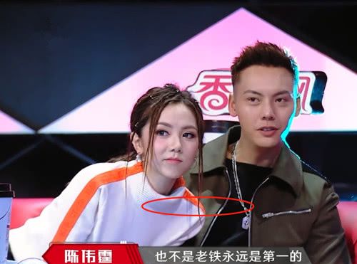 陈伟霆跟邓紫棋商讨,有谁注意他俩的亲密举动?打脸半个娱乐圈