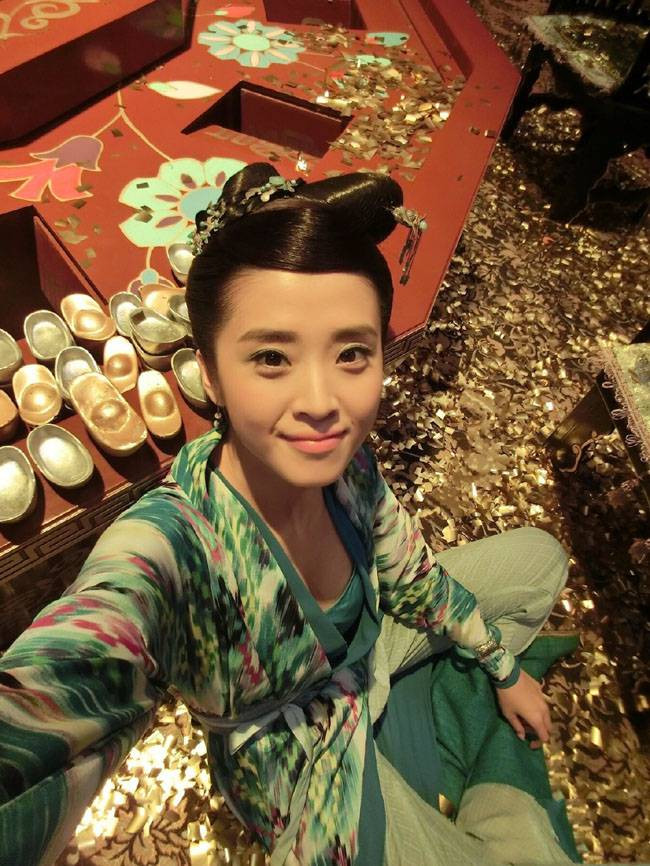 内地女星李若嘉古装造型片场花絮