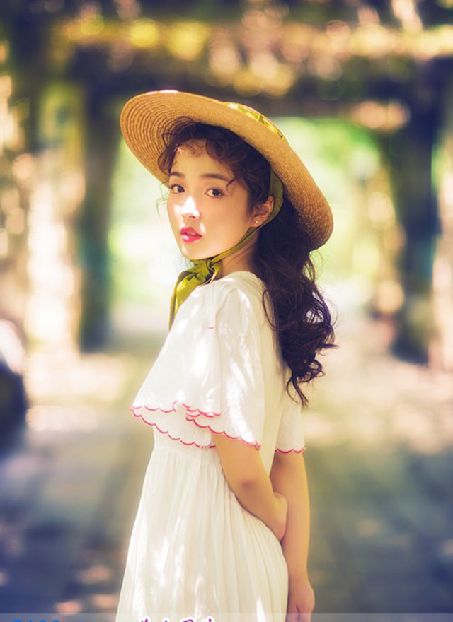 空灵气质水瓶座美女柔美朦胧感写真_新浪看点