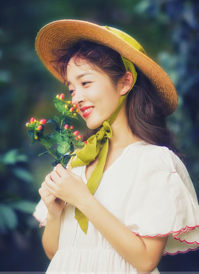 空灵气质水瓶座美女柔美朦胧感写真_新浪看点